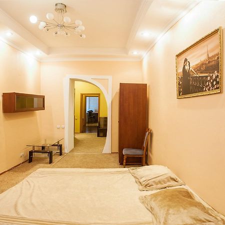 Апартаменти Вул Кониського 5 На 6 Осіб Біля Медичного Університету Lviv Exterior photo